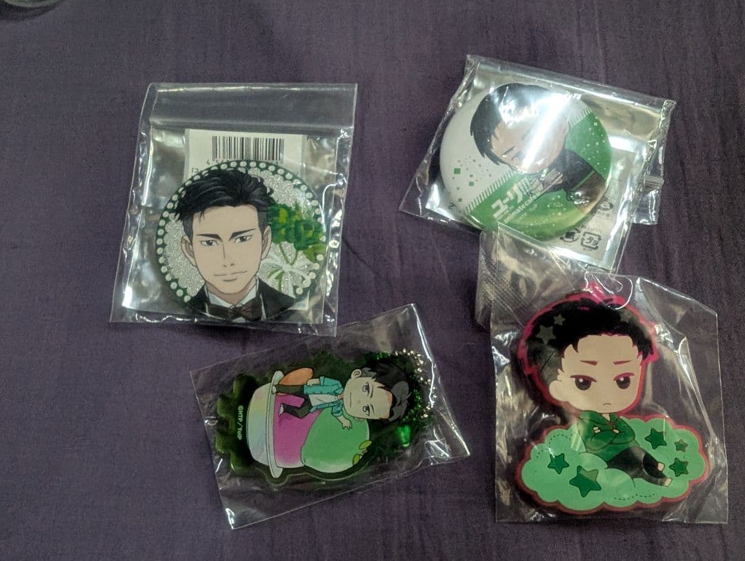 ユーリ!!! on ICE考察集＆ DVD全6巻収納BOX初回特典＆雑誌＆グッズ