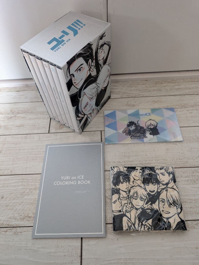 ユーリ!!! on ICE考察集＆ DVD全6巻収納BOX初回特典＆雑誌＆グッズ