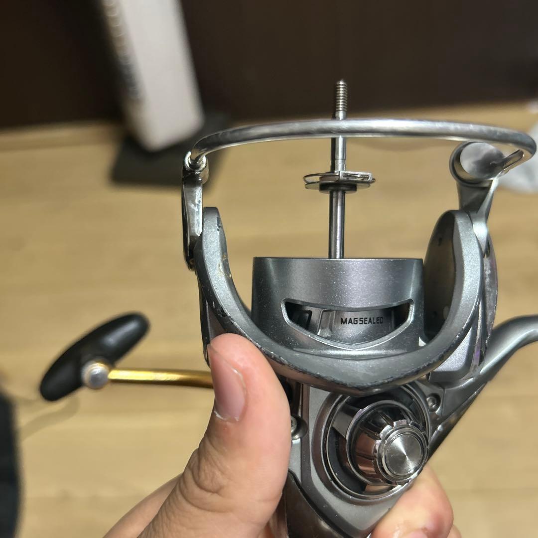 スピニングリール シルバー 金属製 右手用