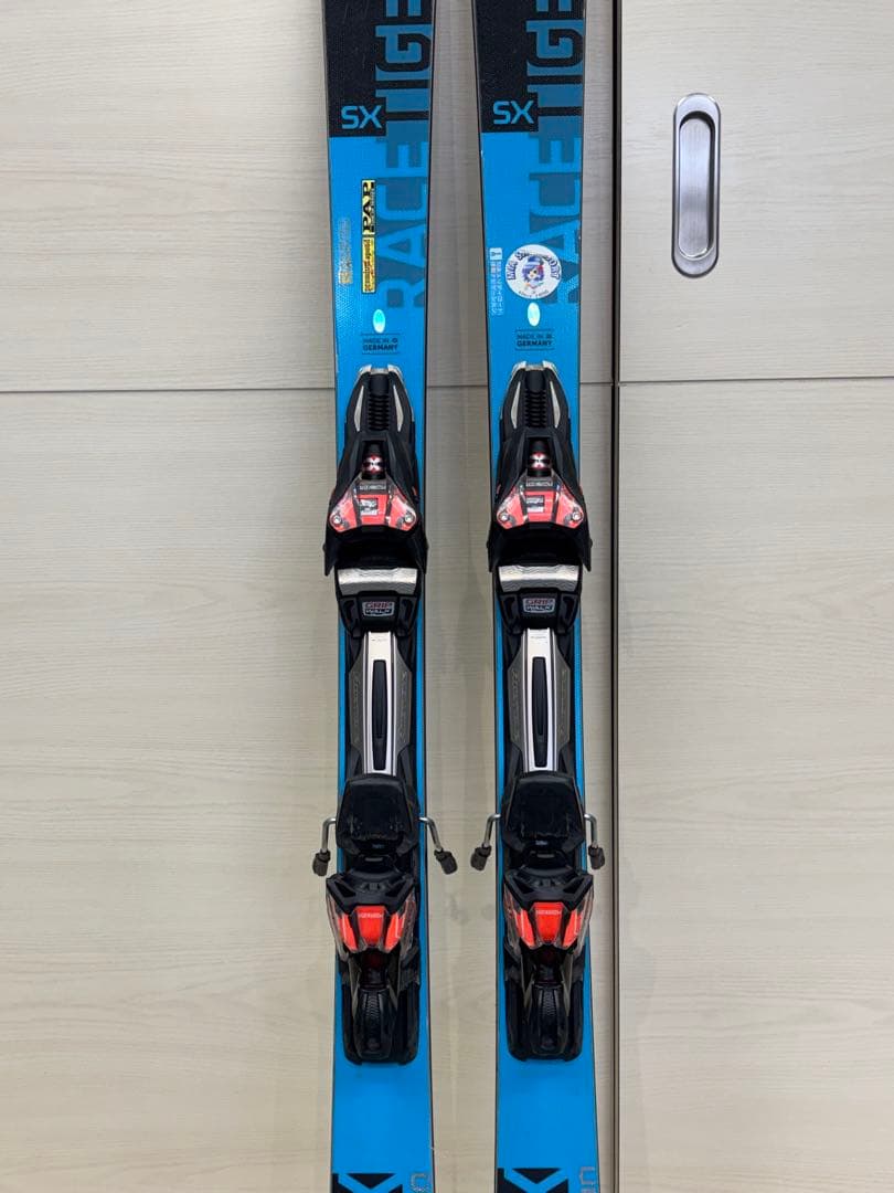 Völkl Racetiger SX スキー