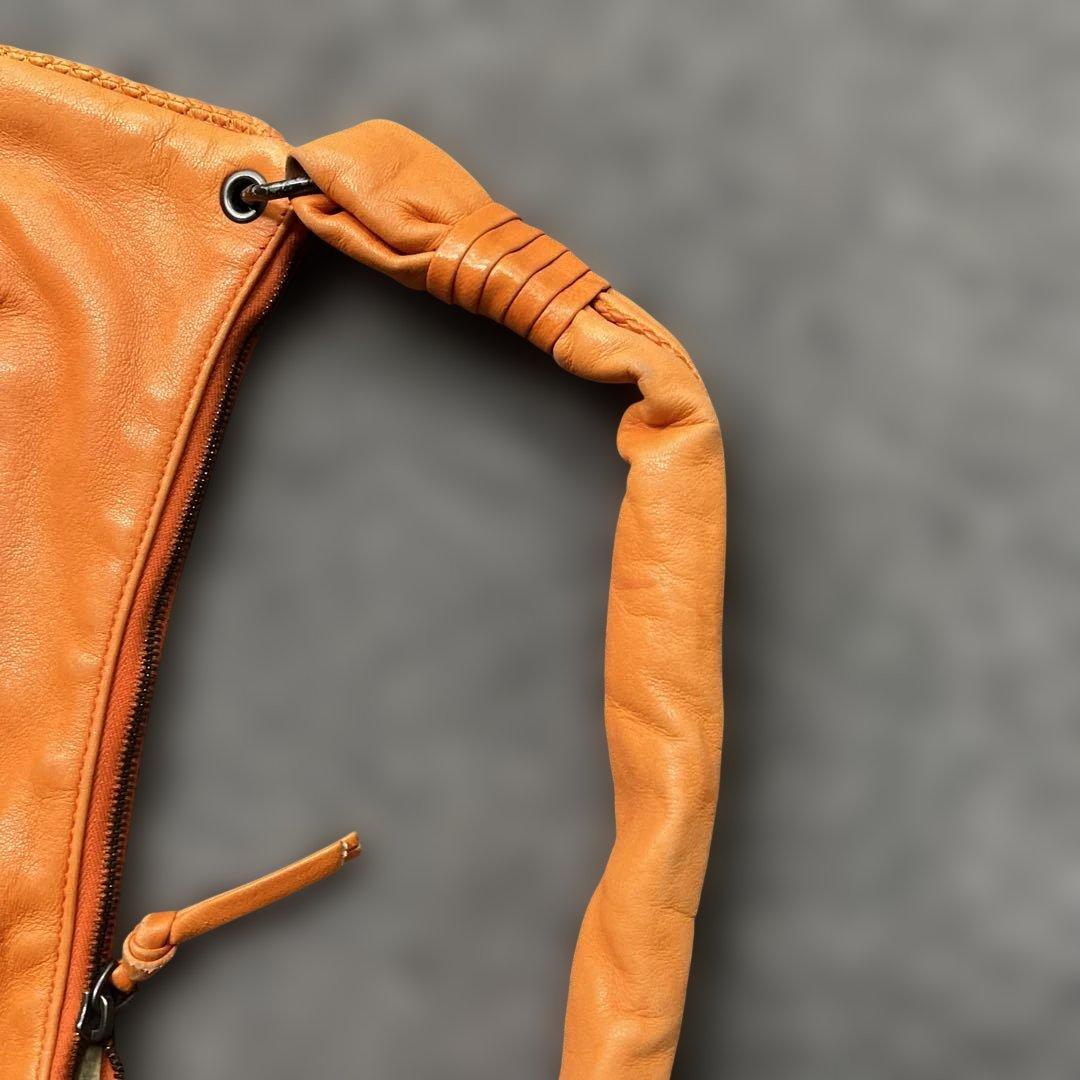 R*️様 ボッテガヴェネタ オレンジ色のレザーバッグ