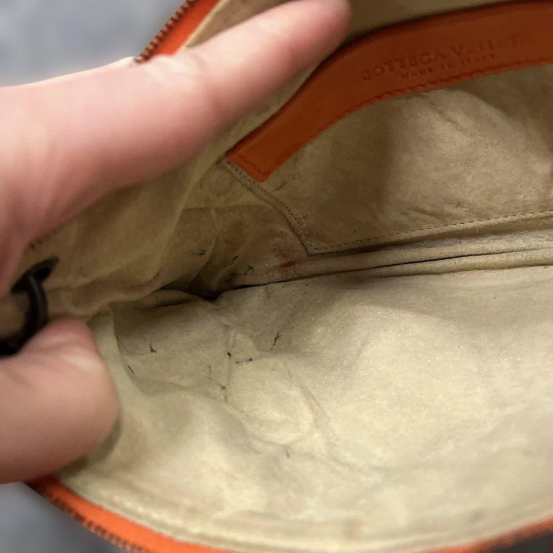 R*️様 ボッテガヴェネタ オレンジ色のレザーバッグ