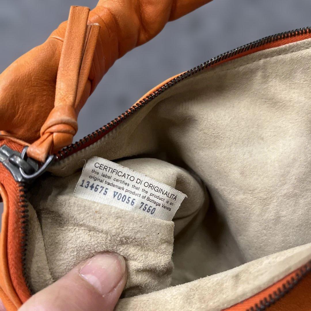 R*️様 ボッテガヴェネタ オレンジ色のレザーバッグ