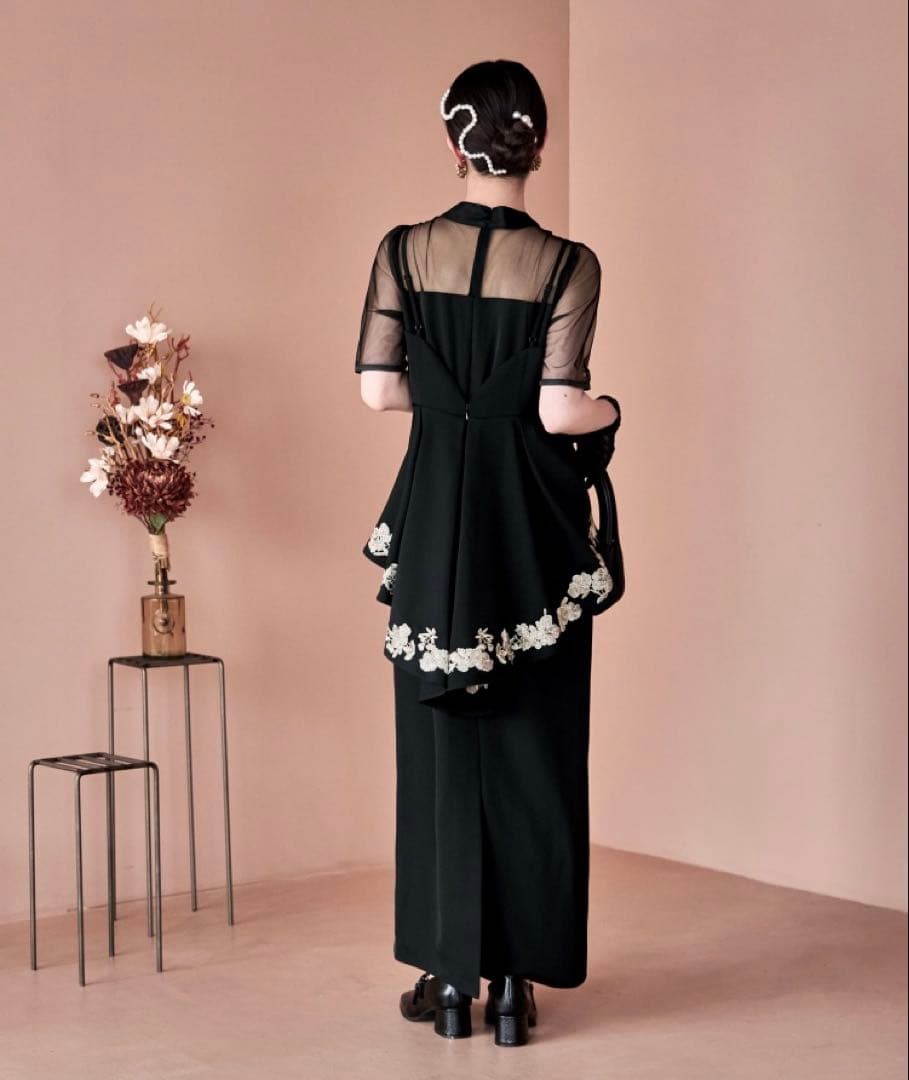 【美品】刺繍ペプラムビスチェ＆Iラインドレスセットアップ　ブラック