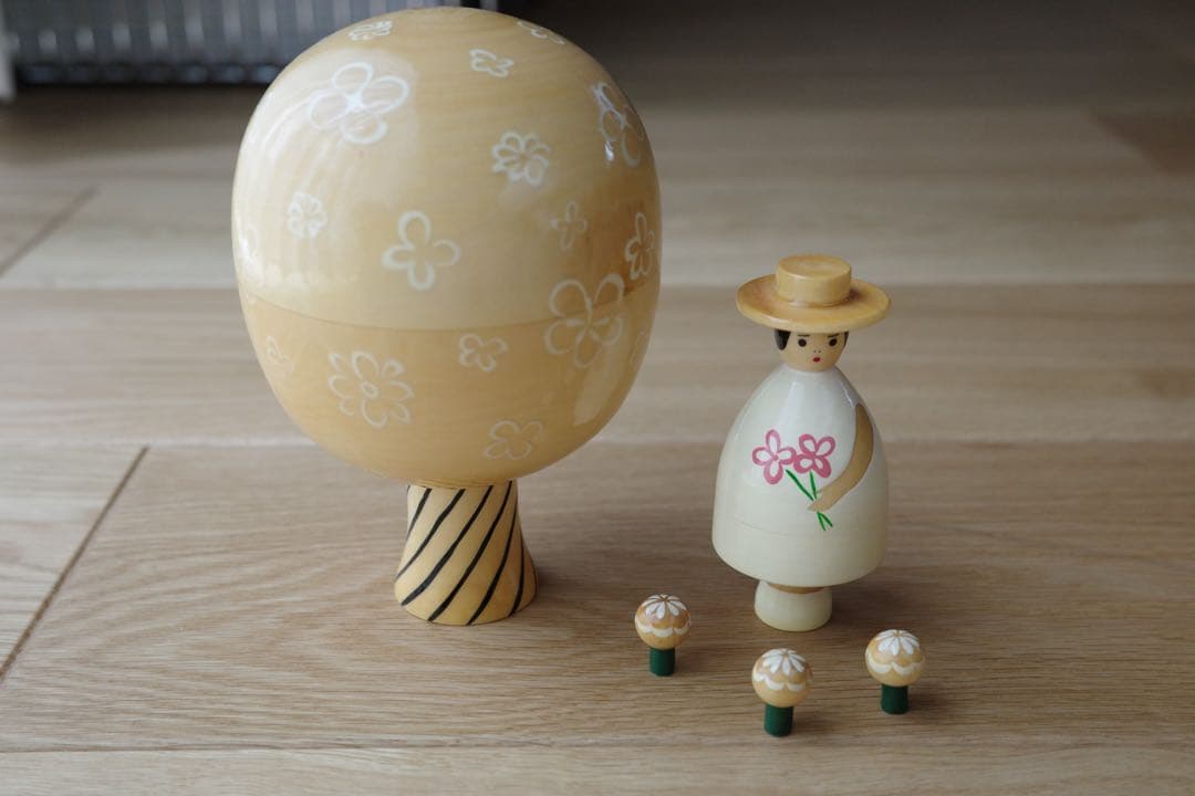 「Girl & Tree Cherry」　artek マトリョーシカ