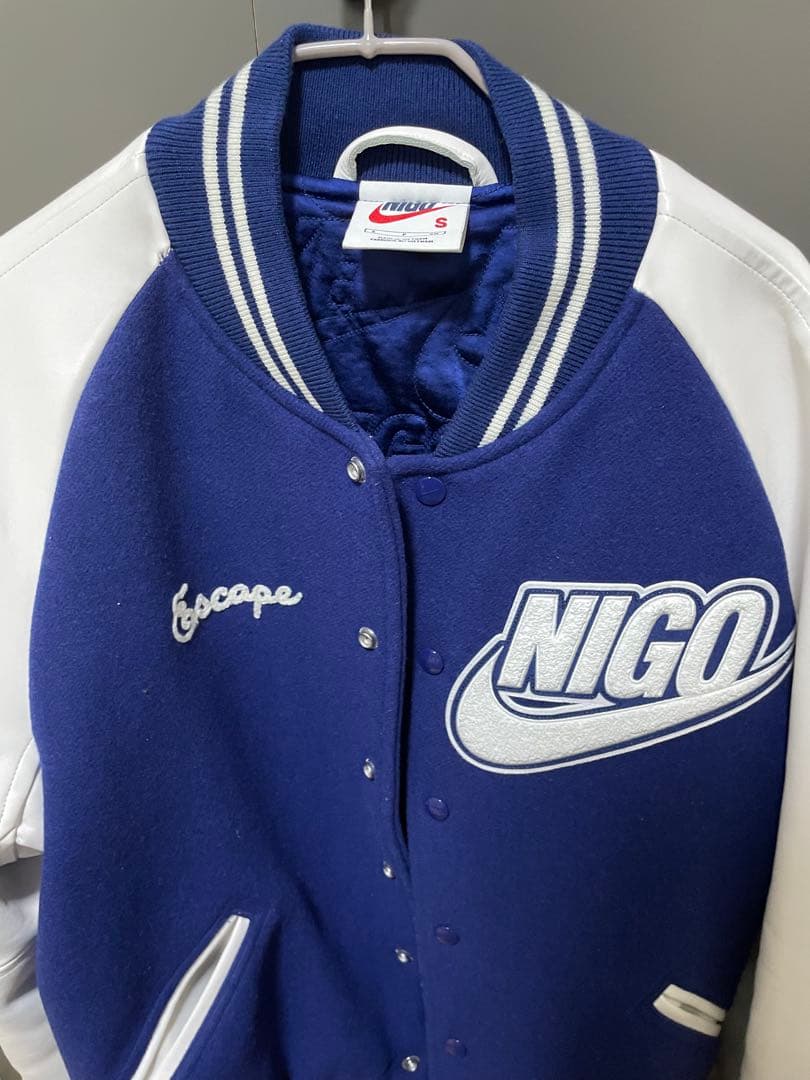 ツ*カ様 NIGO スタジャン S ネイビー/ホワイト　NIKE