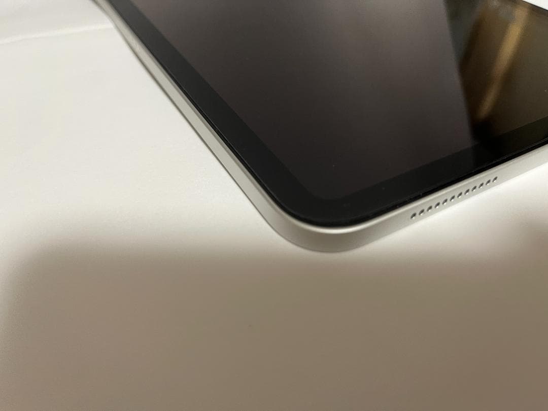 ipad (第10世代) シルバー Wi-Fi　☆ガラスフィルム及びケース付き☆