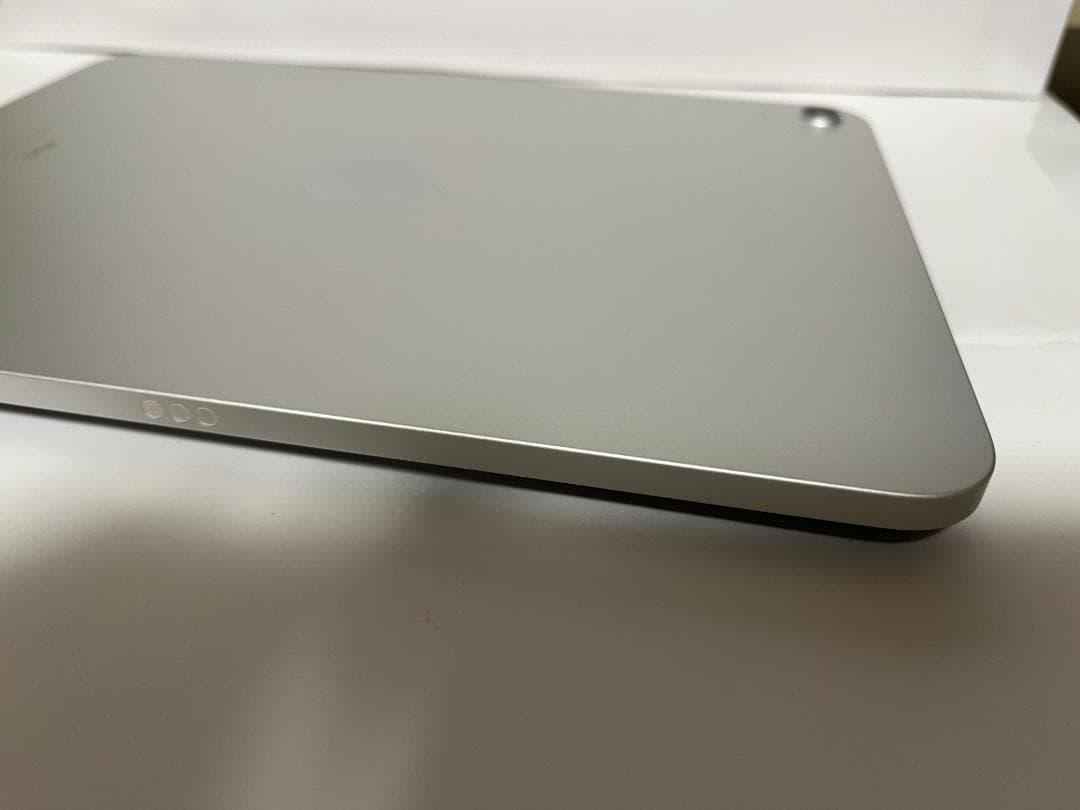 ipad (第10世代) シルバー Wi-Fi　☆ガラスフィルム及びケース付き☆