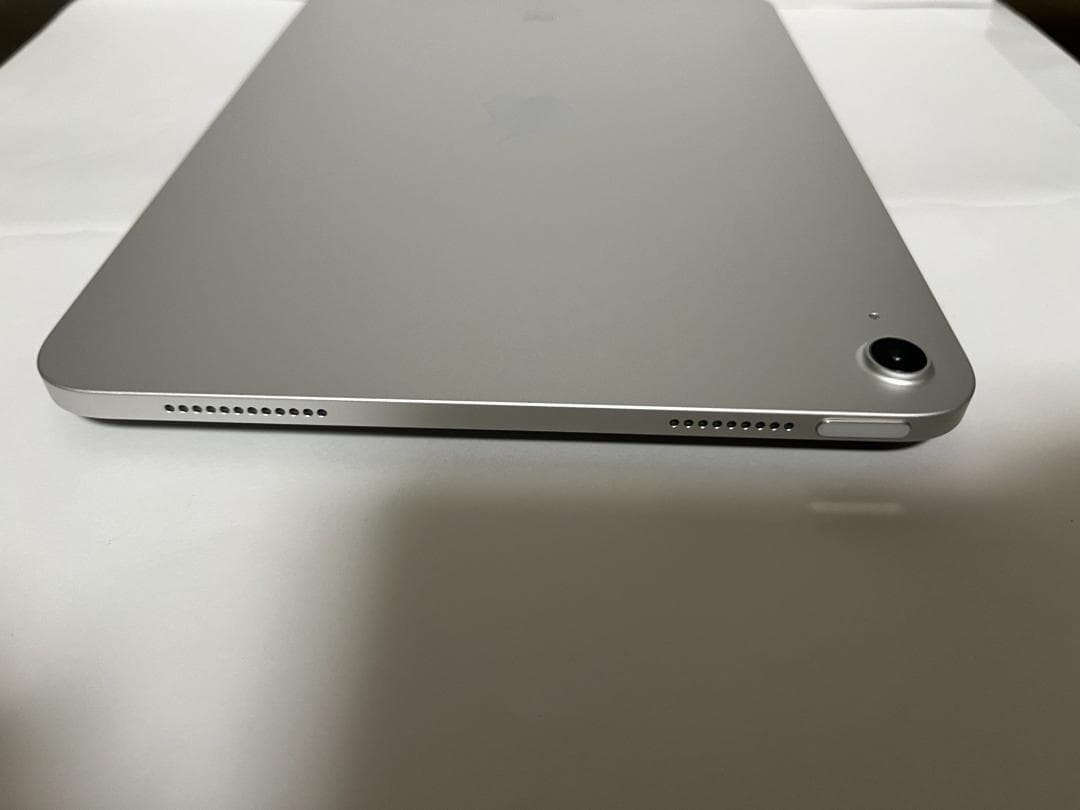 ipad (第10世代) シルバー Wi-Fi　☆ガラスフィルム及びケース付き☆
