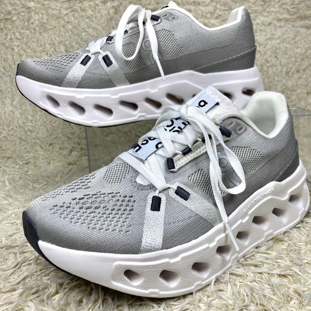 『未使用』On Cloudeclipse スニーカー 厚底 ランニングシューズ