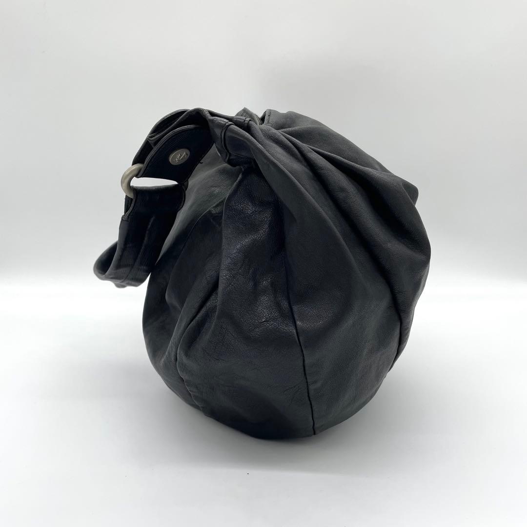 【美品】イルビゾンテ　ショルダーバッグ　ハーフムーン　ロゴ型押し　レザー　黒