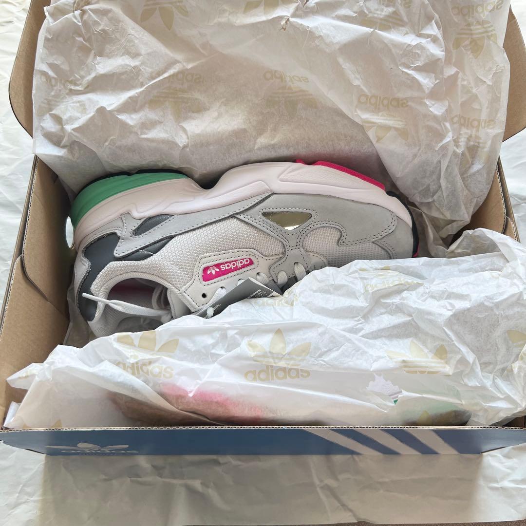 新品未使用品 adidas ファルコン スニーカー 23cm 白