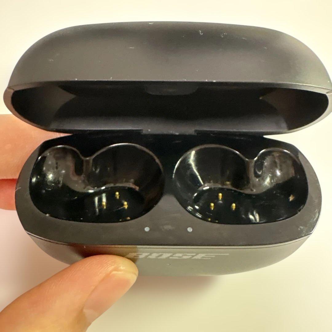 Bose Ultra Open Earbuds ワイヤレスイヤホン 左耳とケース