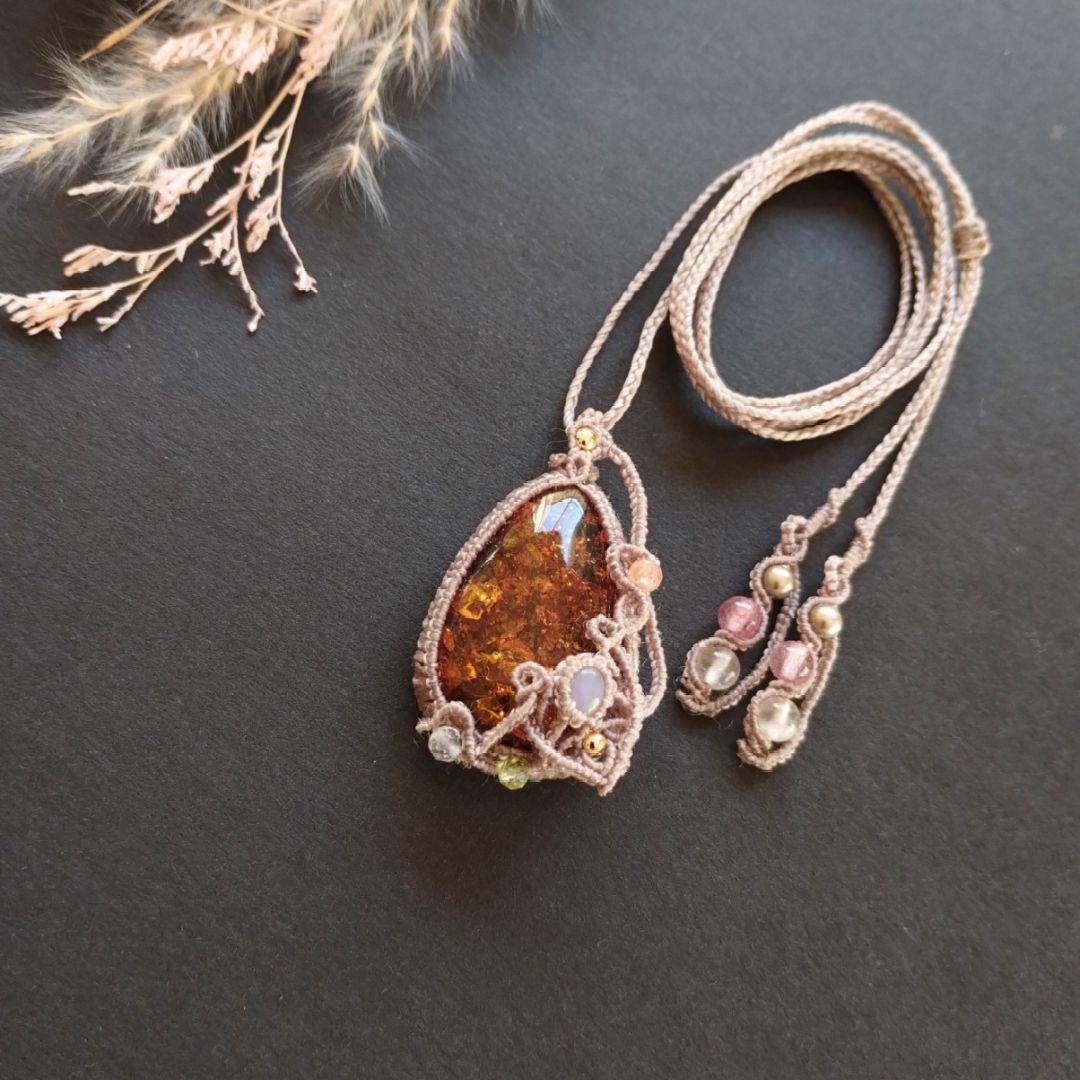 アンバー＆オパールのマクラメ編みネックレス　ペンダント　天然石