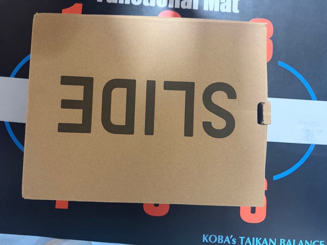 希少モデル　YEEZY SLIDE イージースライド