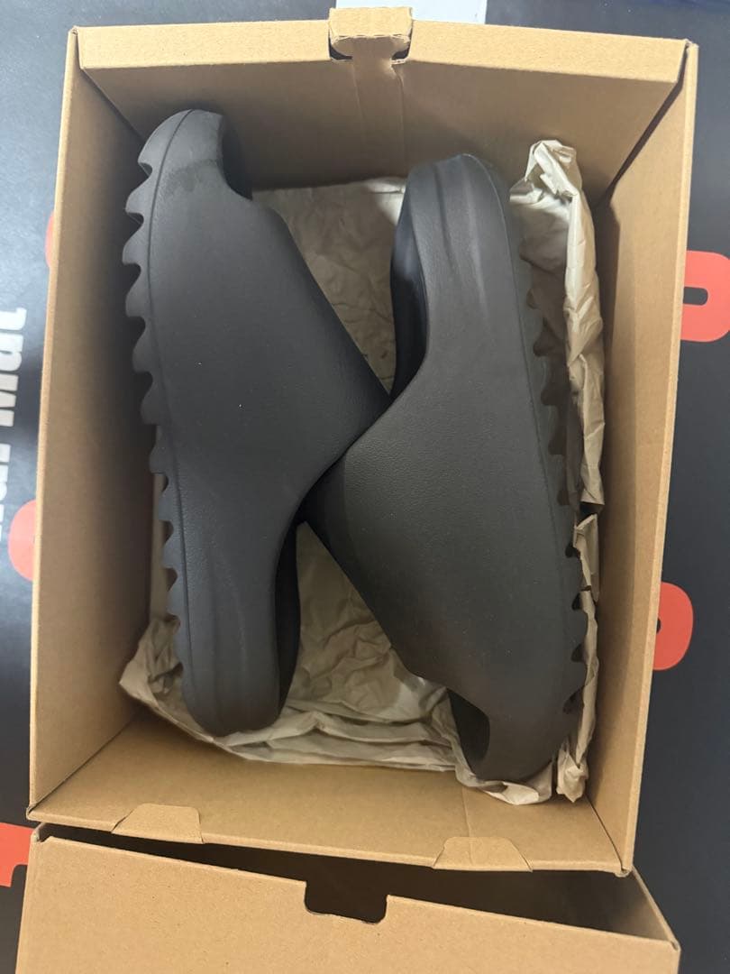 希少モデル　YEEZY SLIDE イージースライド