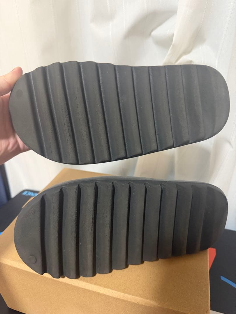 希少モデル　YEEZY SLIDE イージースライド