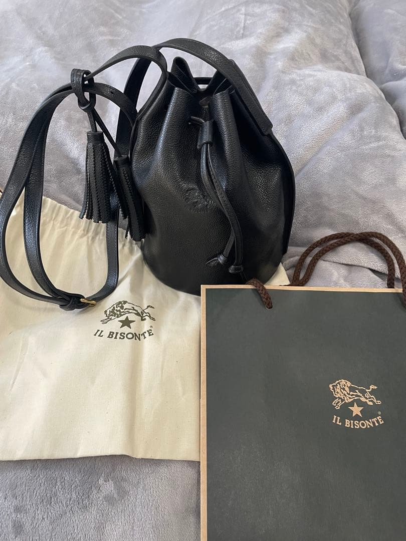 【美品】イルビゾンテ IL BISONTE ショルダーバッグ 巾着 レザー 黒