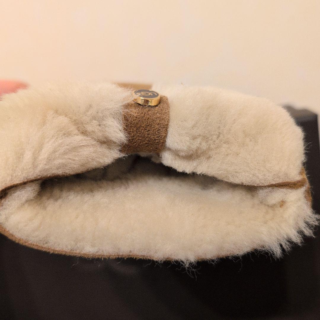 美品 UGG リボン　ベージュ　 シープスキン 手袋 L