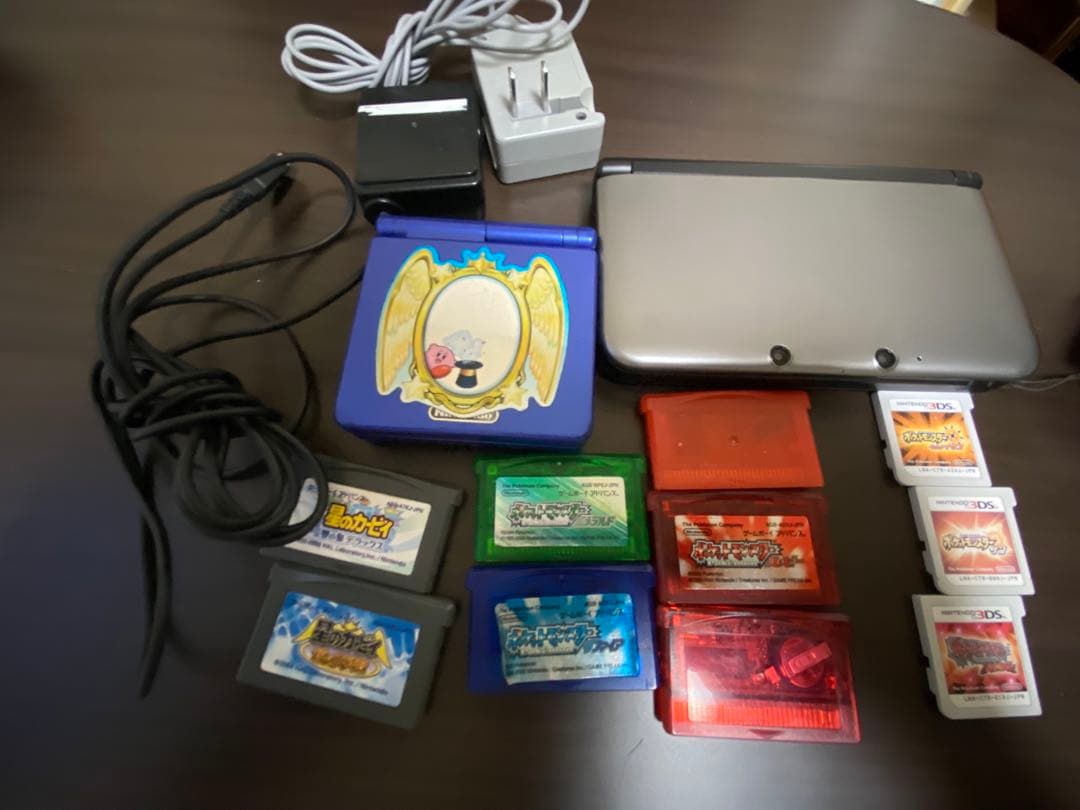 ゲームボーイ、3DS、充電器、ポケモンのカセット