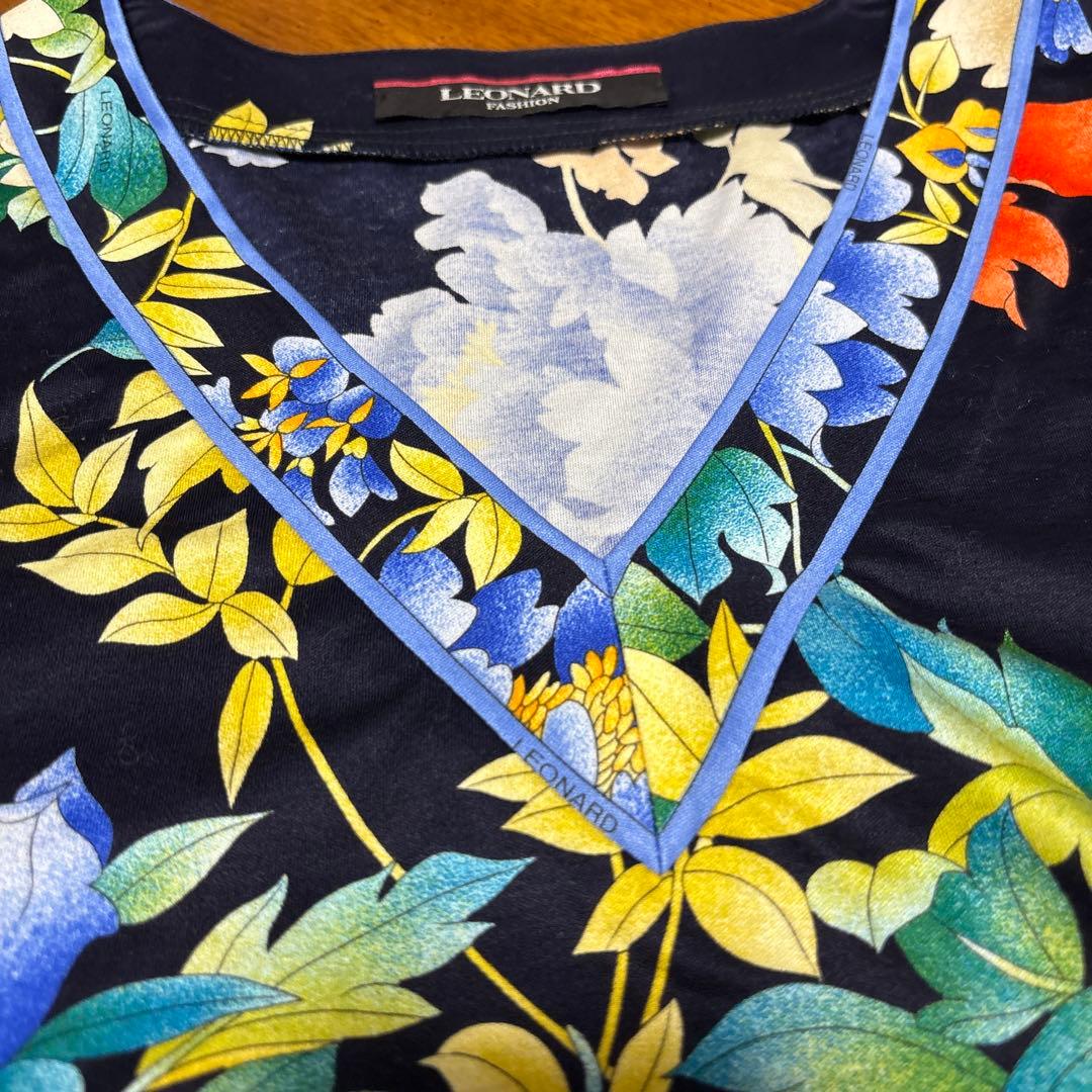 LEONARD レオナール 花柄 カットソー 未使用　コットン100% Vネック