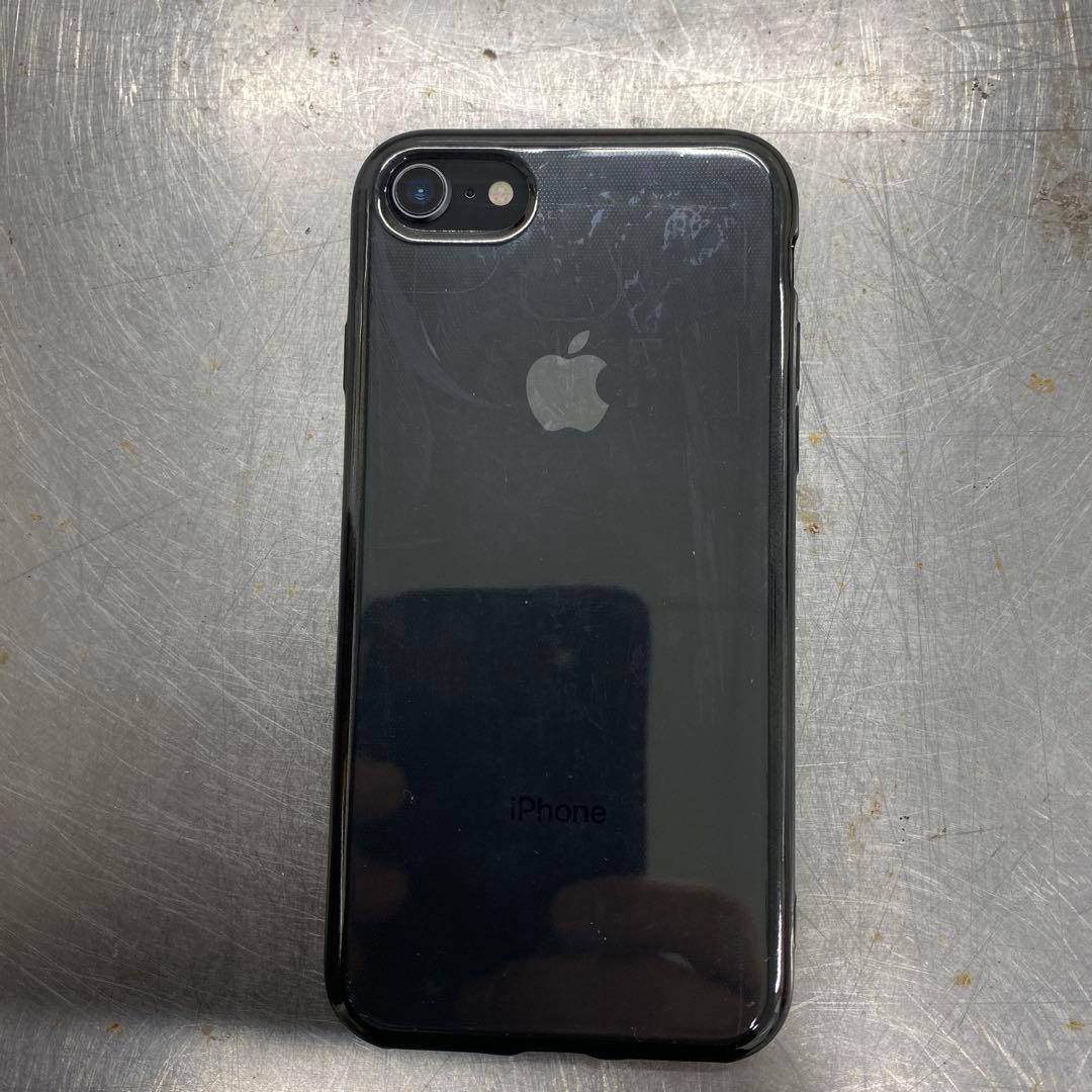 Apple iPhone 8 スペースグレー本体2