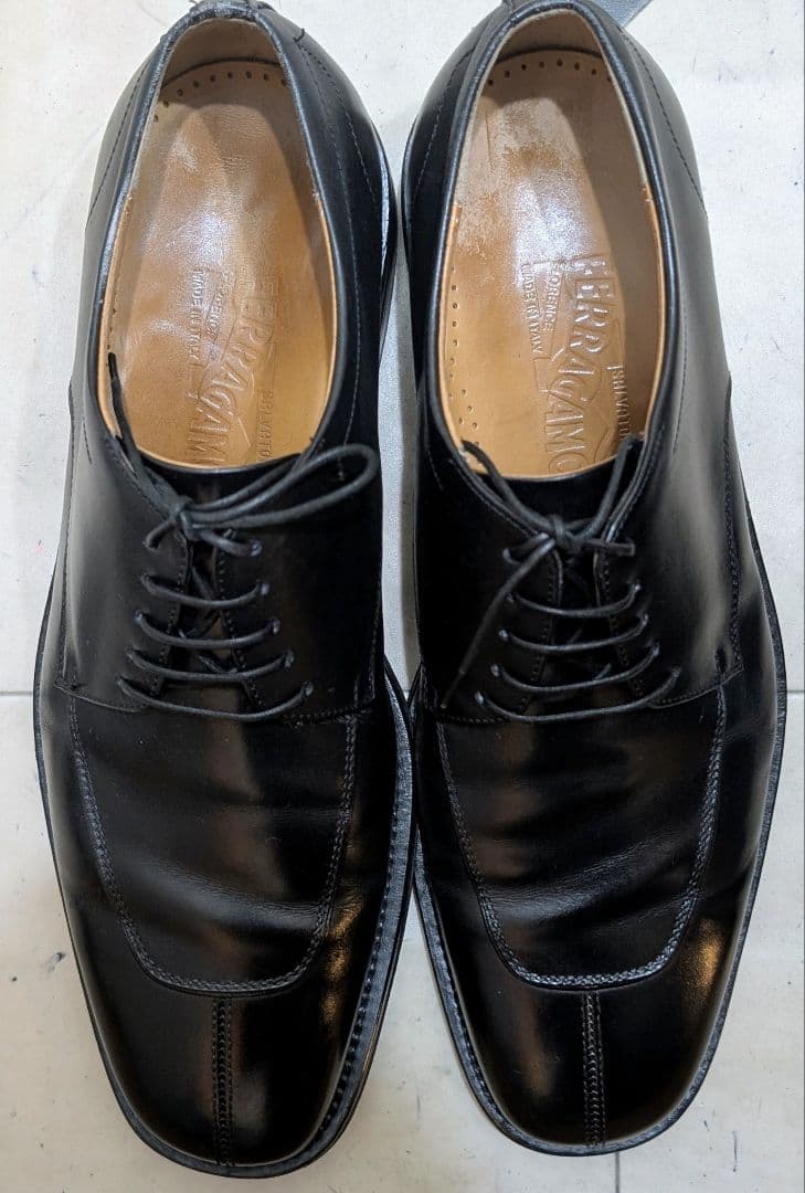 【美品・保存袋付】フェラガモ Uチップ 8 2E (26cm) 外羽根 黒