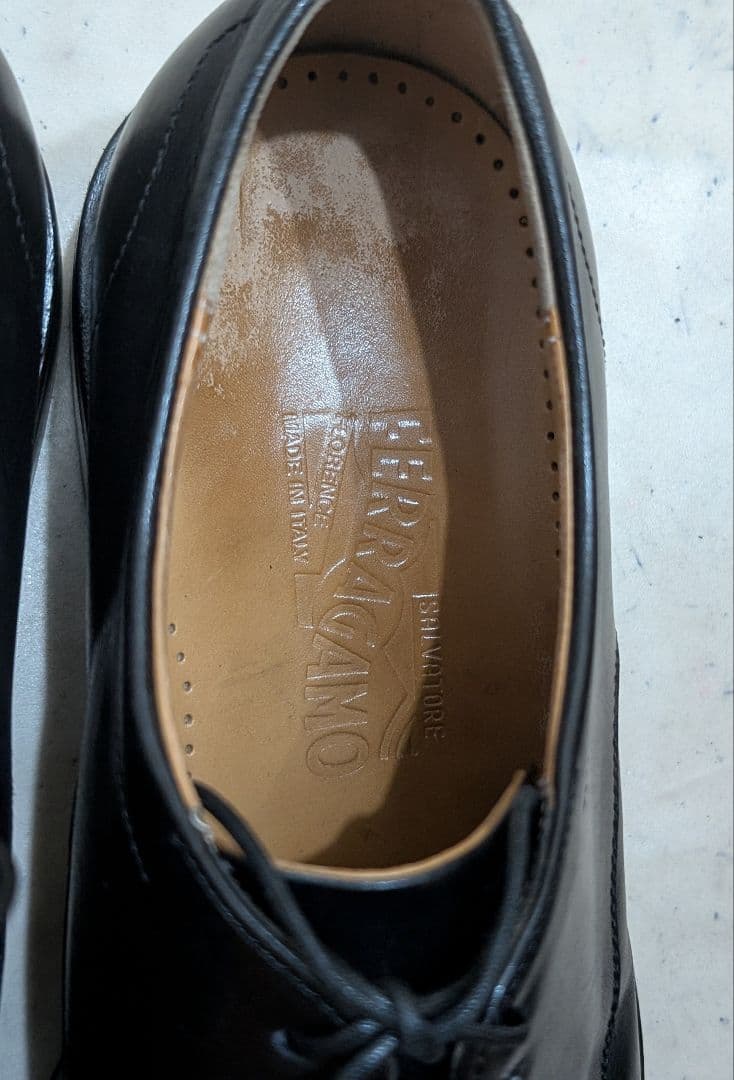 【美品・保存袋付】フェラガモ Uチップ 8 2E (26cm) 外羽根 黒