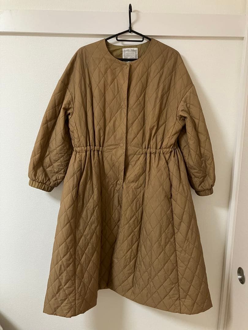 ビアズリー　　袖バルーンキルトコート