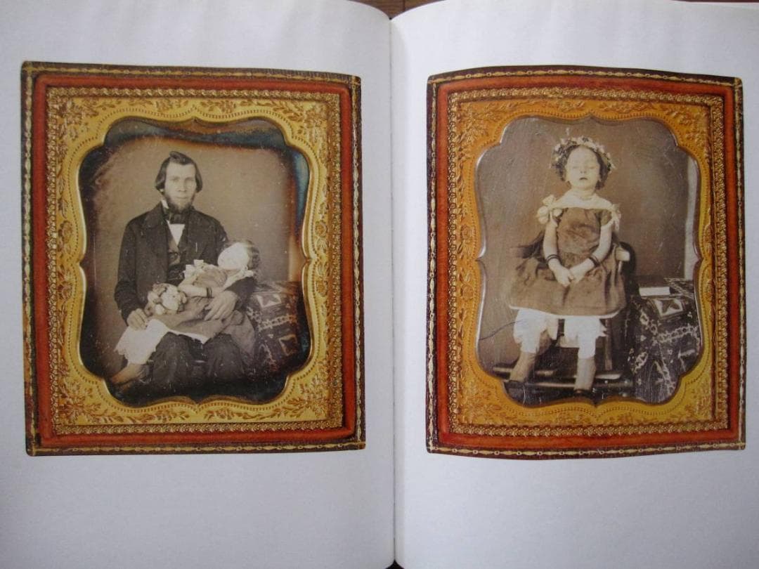 洋書 Sleeping Beauty: Memorial Photography