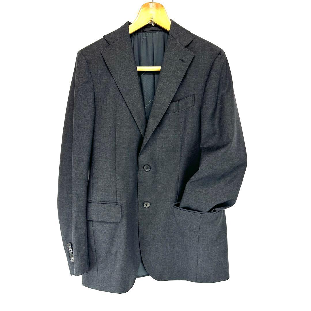 フェラガモ　スーツ　セットアップ　メンズ