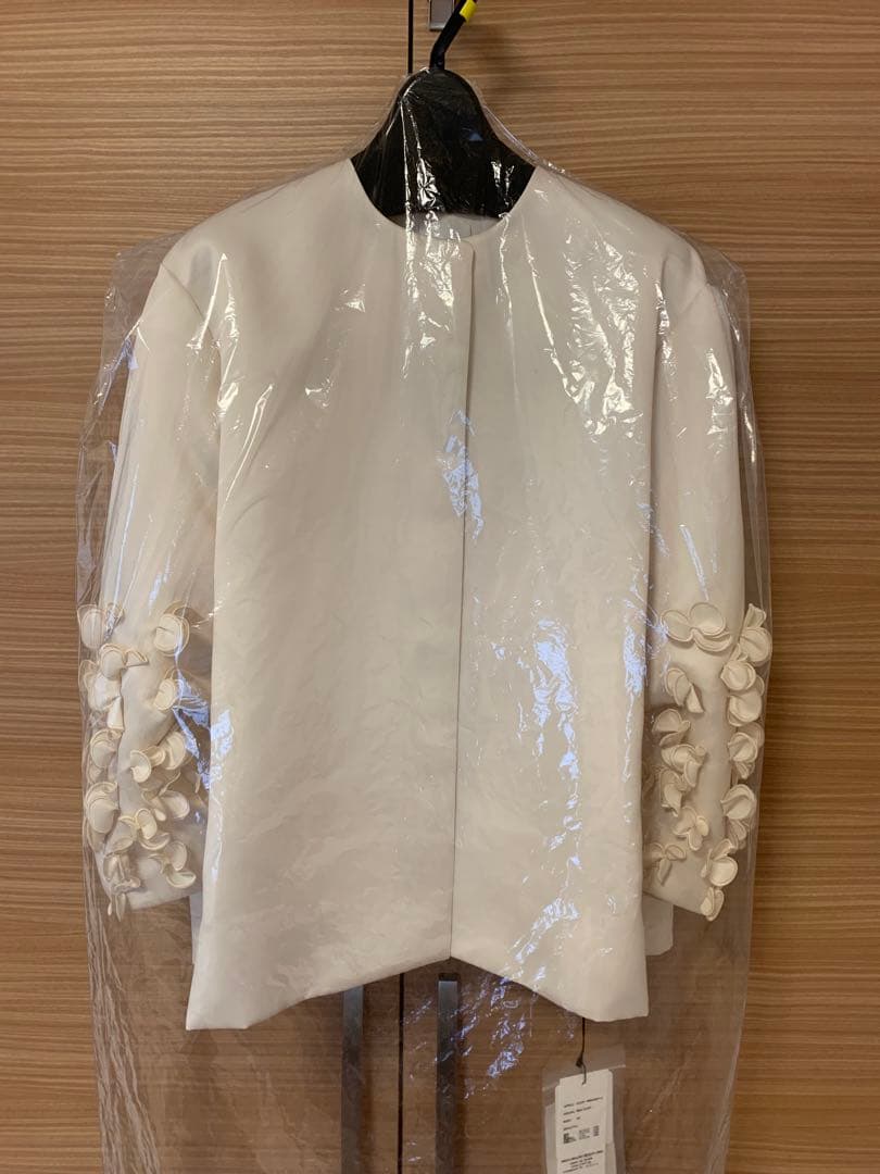 新品未使用　yori shirocon パフュームサテンジャケット　36
