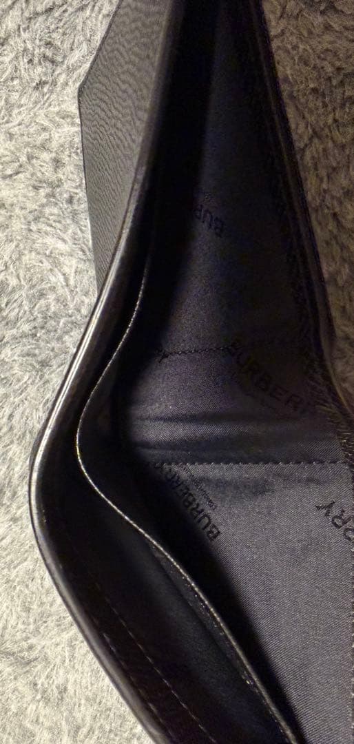 BURBERRY 黒 レザー 二つ折り財布