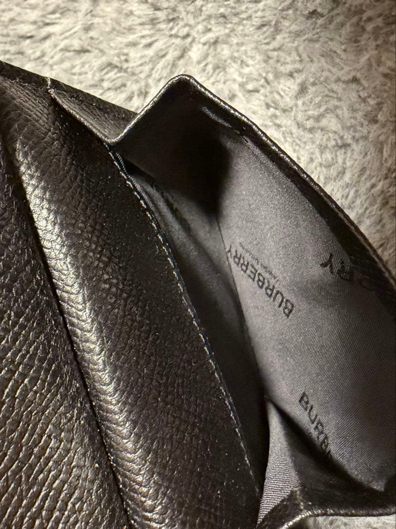 BURBERRY 黒 レザー 二つ折り財布