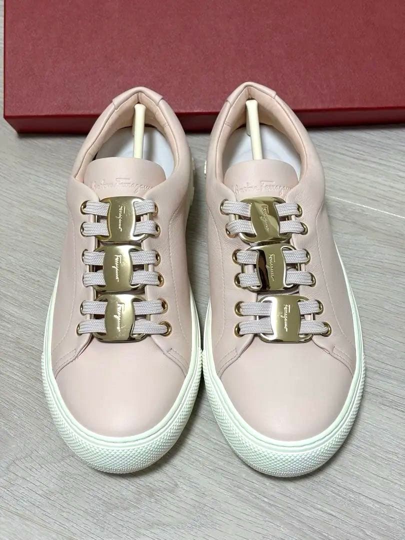 新品未使用 Salvatore Ferragamo スニーカー NADINE