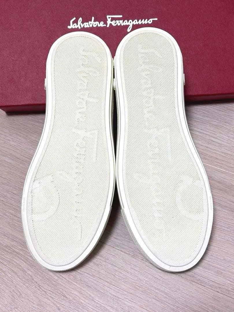 新品未使用 Salvatore Ferragamo スニーカー NADINE