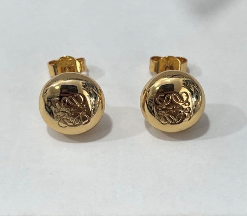 LOEWEアナグラム ぺブル スタッドピアス