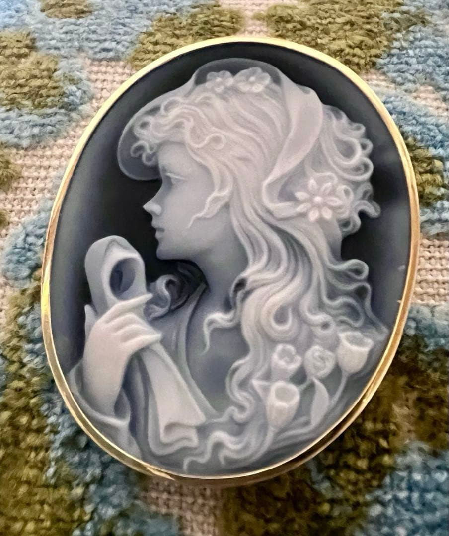 カメオペンダントトップ兼ブローチ　3.5✖️4.5 18K 作家サイン有り
