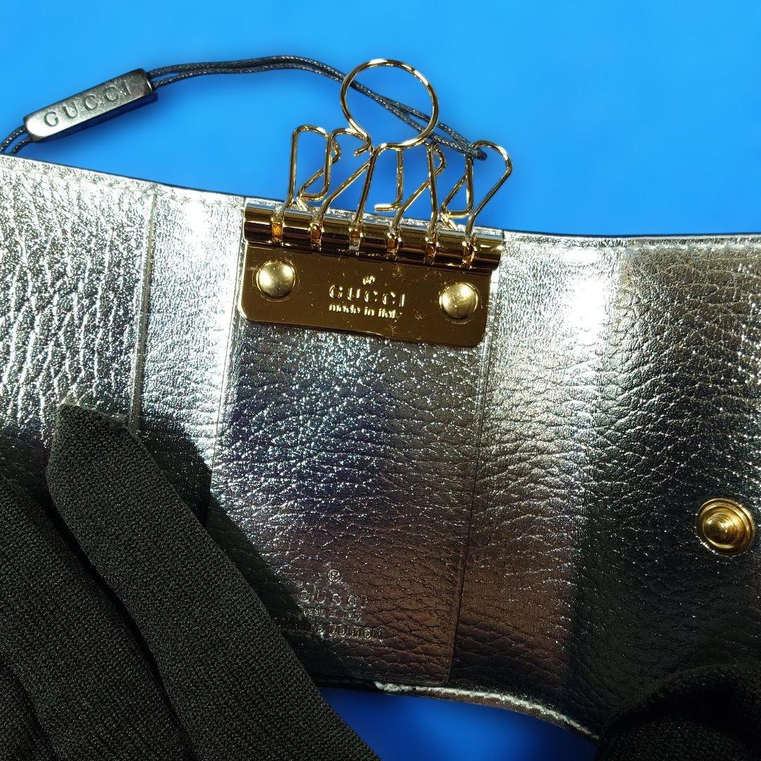 GUCCI シルバー レザー キーケース