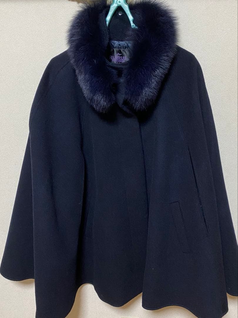 ３日間限定週末値下げ　ファー付きネイビーコート　ポンチョ型　未使用に近い