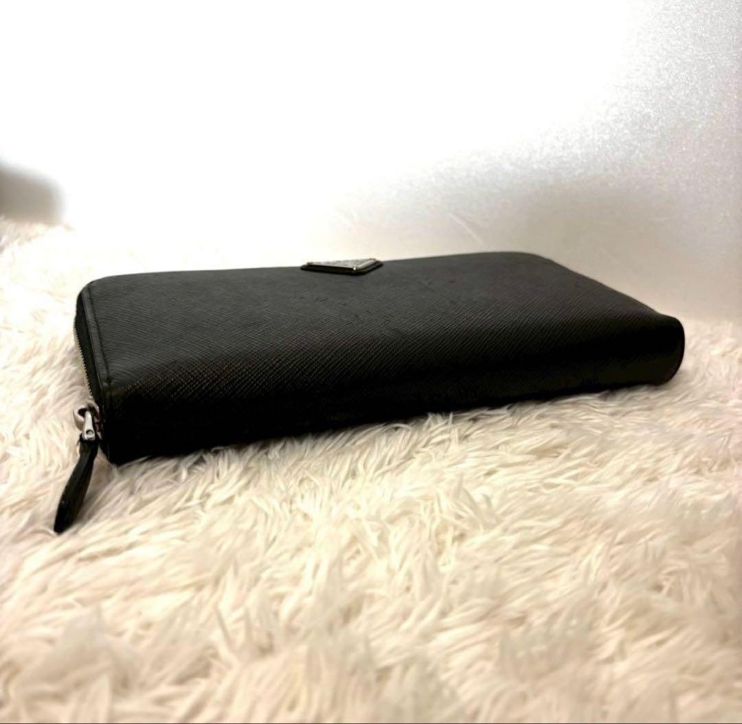 プラダ　長財布　サフィアーノ　レザー　ブラック　ラウンドジップ　ギャランティ付き