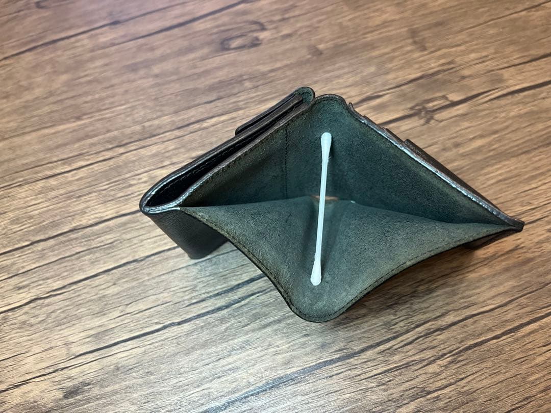 美品　イルビゾンテ　 IL BISONTE ブラックレザー 二つ折り財布