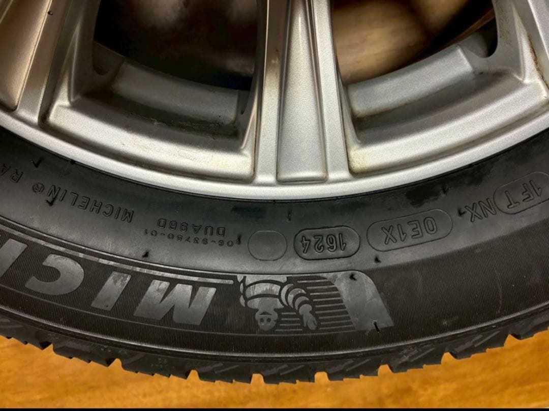 専用　　スタッドレスタイヤ