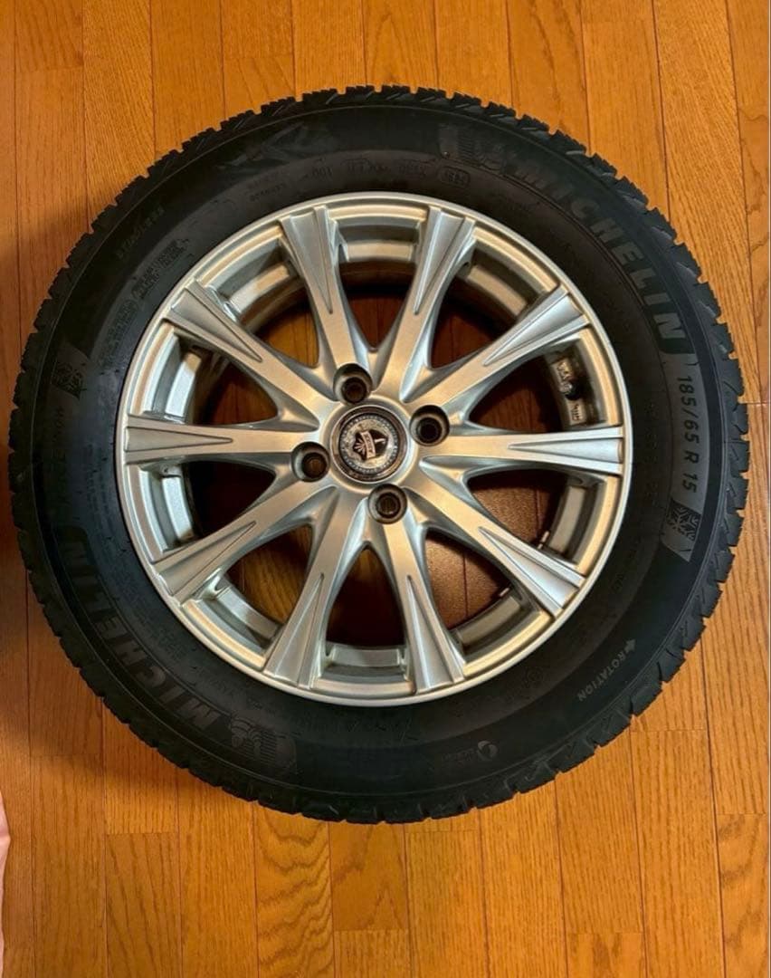 専用　　スタッドレスタイヤ