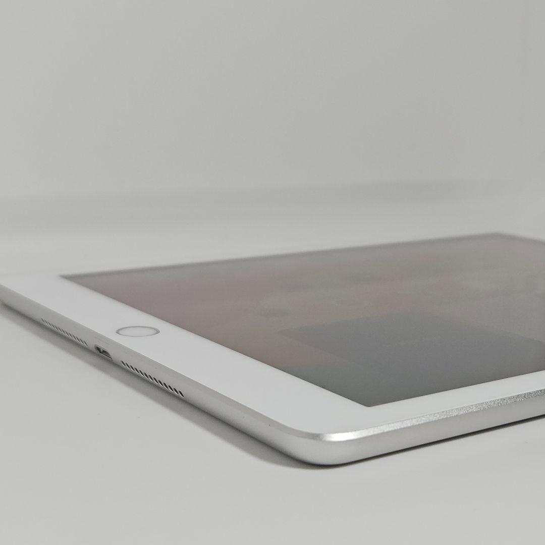 美品 動作品 iPad 第6世代 A1893 Wi-Fi シルバー 32GB