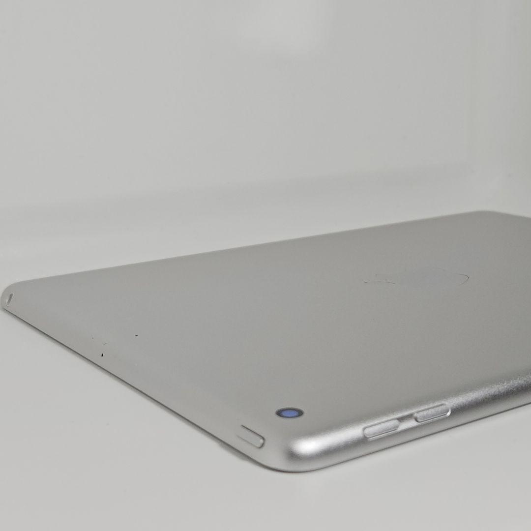 美品 動作品 iPad 第6世代 A1893 Wi-Fi シルバー 32GB