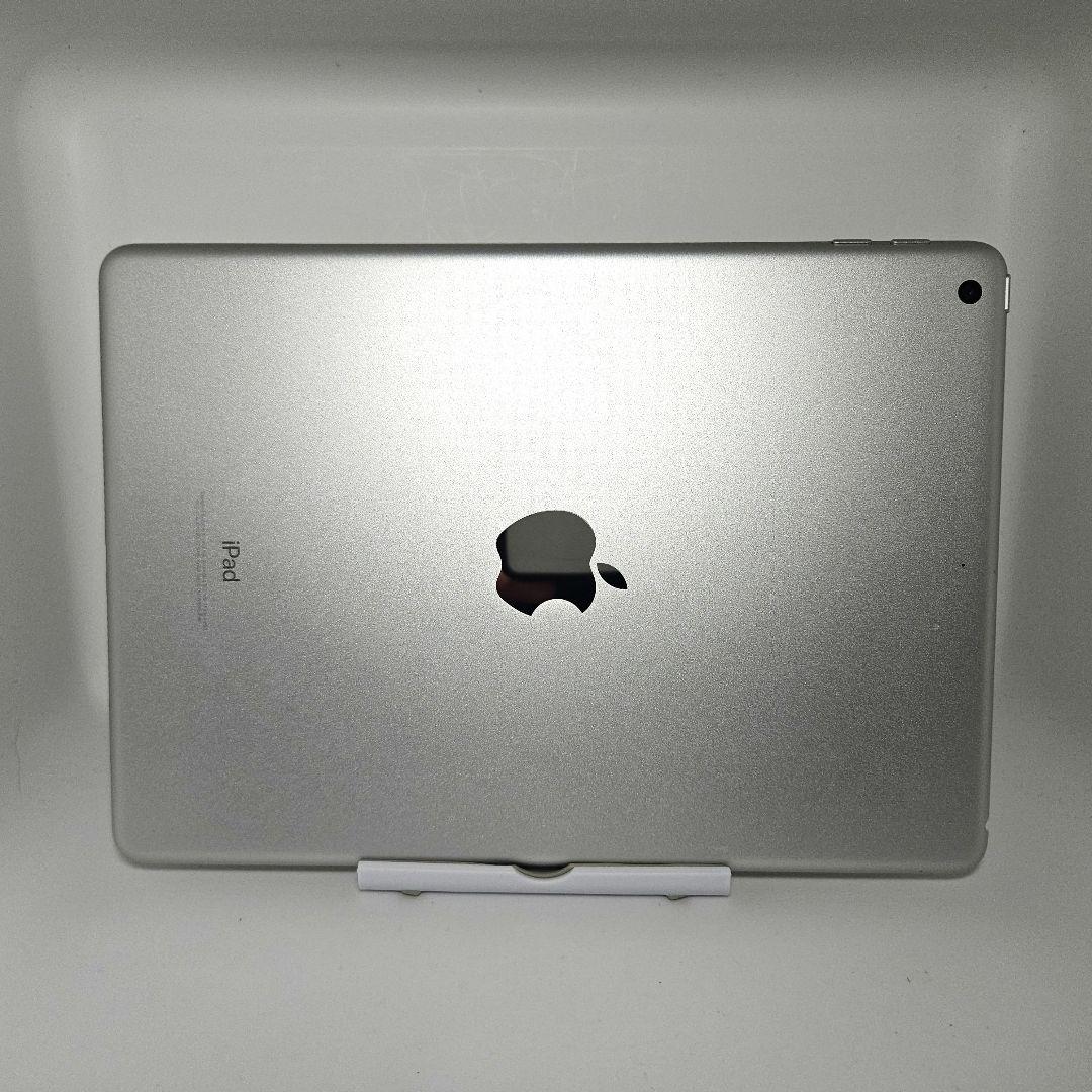 美品 動作品 iPad 第6世代 A1893 Wi-Fi シルバー 32GB