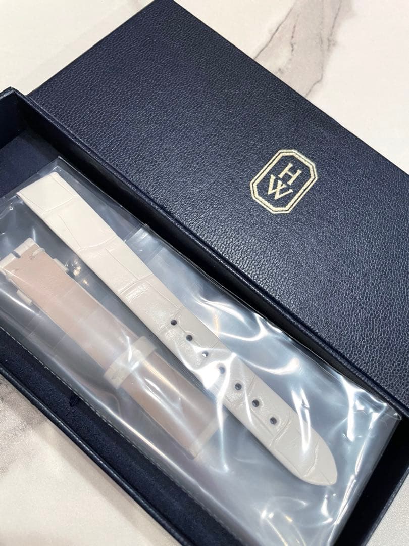 ハリーウィンストン アヴェニュー時計ベルト ホワイト