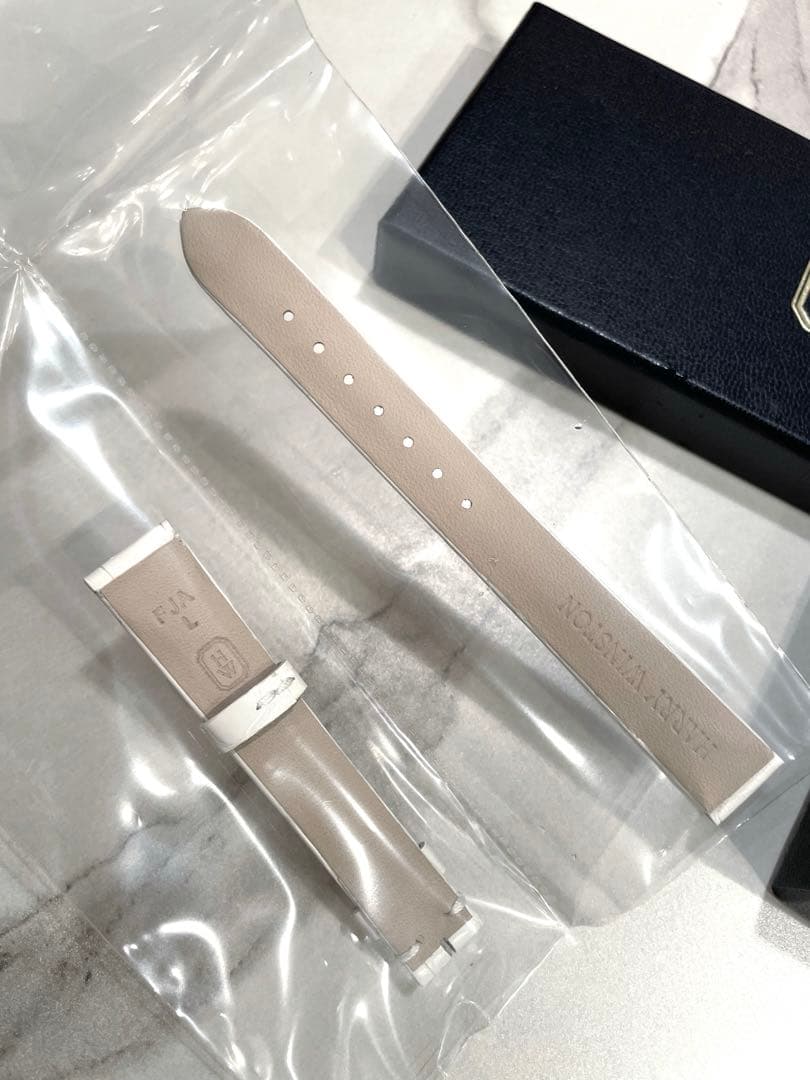 ハリーウィンストン アヴェニュー時計ベルト ホワイト