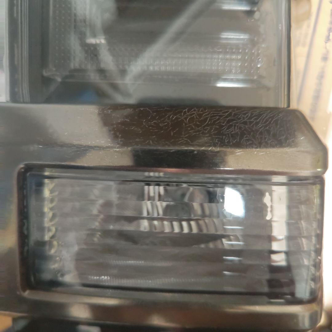 80ヴォクシー後期純正テールレンズ